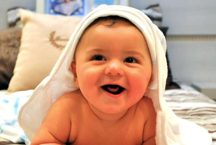 bonheur bébé sourir content heureux happy