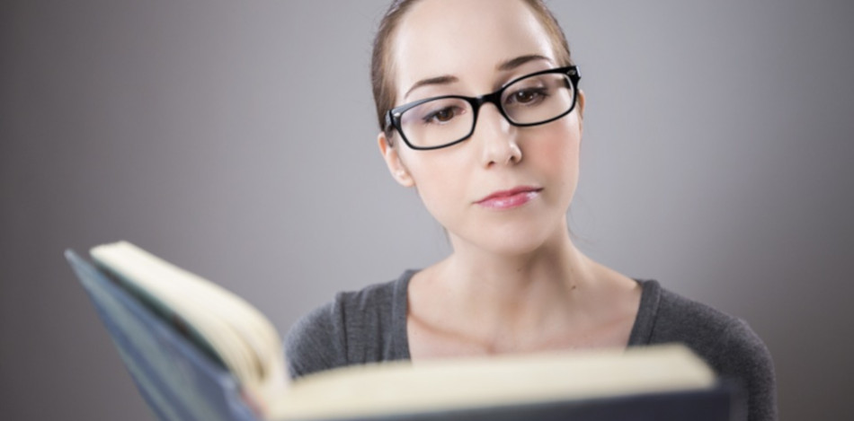 bibliothèque livre librairie femme