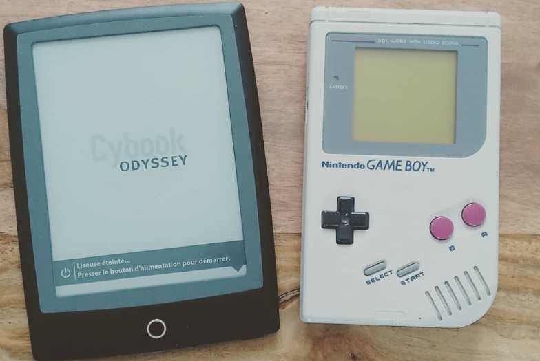 liseuse et game boy