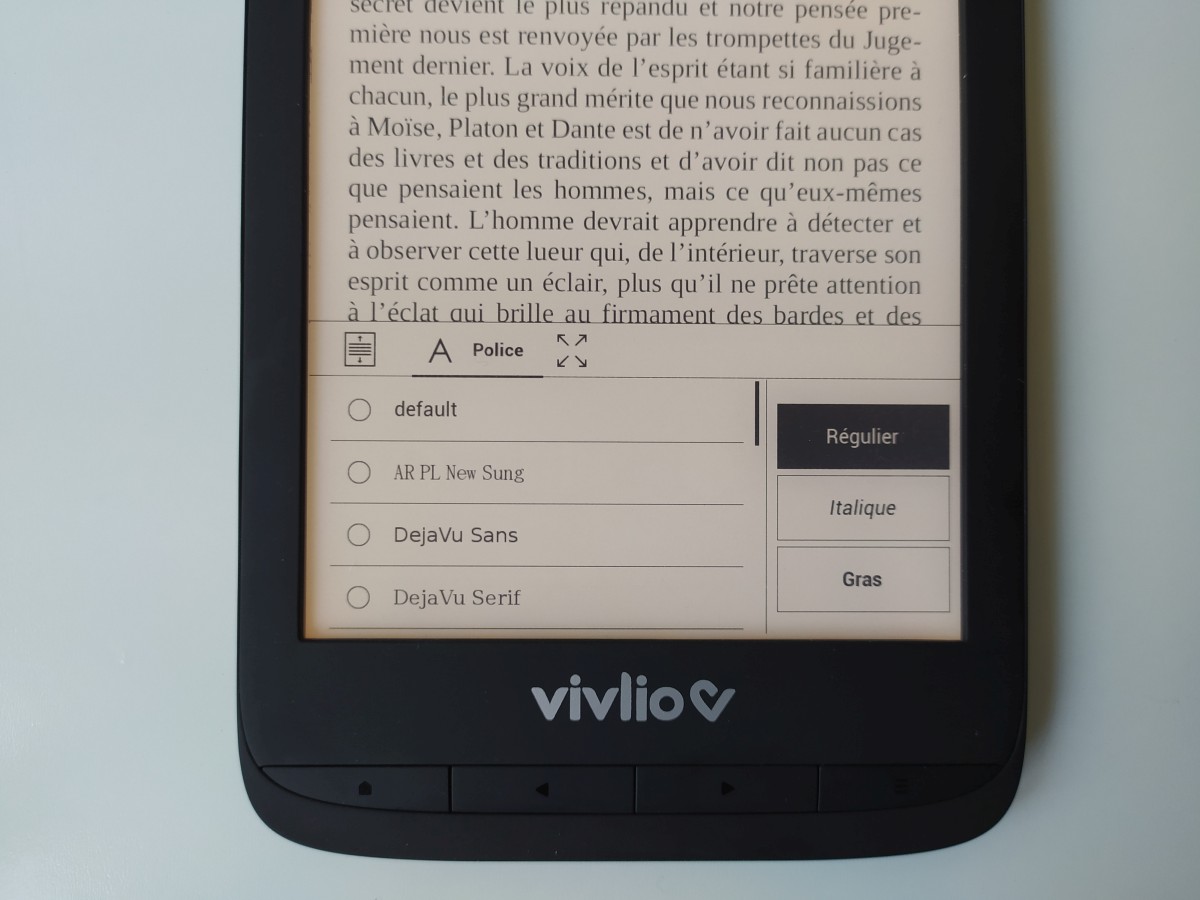 Promo Housse de protection touch lux 5-touch hd plus vivlio chez E