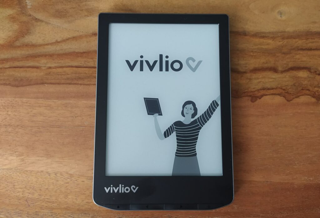 Kobo Clara 2E ou Vivlio Light HD : quelle liseuse acheter ?